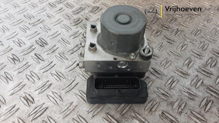 Usagé Bloc ABS Opel Corsa E 1.0 SIDI Turbo 12V Prix € 45,00 Règlement à la marge proposé par Autodemontage Vrijhoeven B.V.
