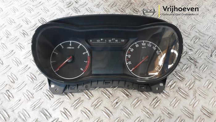 Begagnade Instrumentpanel Opel Corsa E 1.0 SIDI Turbo 12V Pris € 100,00 Marginaltabell erbjuds av Autodemontage Vrijhoeven B.V.
