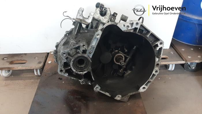 Usagé Boîte de vitesse Opel Agila (B) 1.0 12V Prix € 600,00 Règlement à la marge proposé par Autodemontage Vrijhoeven B.V.