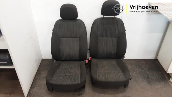 Usagé Intérieur complet Opel Astra J (PC6/PD6/PE6/PF6) 1.4 16V ecoFLEX Prix € 100,00 Règlement à la marge proposé par Autodemontage Vrijhoeven B.V.