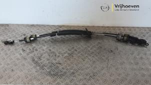 Usados Cable de cambio de caja de cambios Opel Agila (B) 1.0 12V Precio € 100,00 Norma de margen ofrecido por Autodemontage Vrijhoeven B.V.