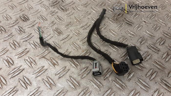 Używane Wtyk Opel Karl 1.0 12V Cena € 50,00 Procedura marży oferowane przez Autodemontage Vrijhoeven B.V.