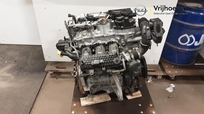 Motor van een Opel Corsa F (UB/UH/UP) 1.2 Turbo 12V 100 2022