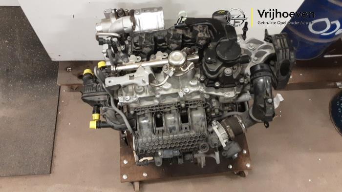 Motor van een Opel Corsa F (UB/UH/UP) 1.2 Turbo 12V 100 2022