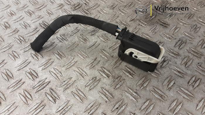 Używane Wtyczka ABS Opel Corsa F (UB/UH/UP) 1.2 Turbo 12V 100 Cena € 45,00 Procedura marży oferowane przez Autodemontage Vrijhoeven B.V.