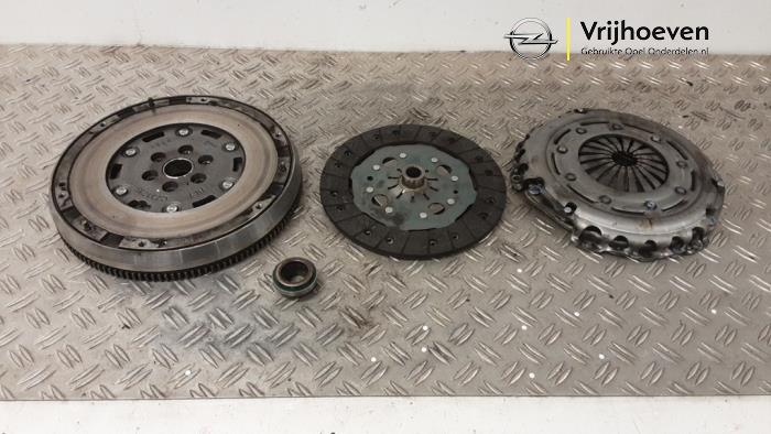 Usagé Kit embrayage (complet) Opel Corsa F (UB/UH/UP) 1.2 Turbo 12V 100 Prix € 300,00 Prix TTC proposé par Autodemontage Vrijhoeven B.V.