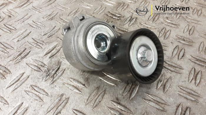 Usados Tensor correa múltiple Opel Corsa F (UB/UH/UP) 1.2 Turbo 12V 100 Precio € 30,00 IVA incluido ofrecido por Autodemontage Vrijhoeven B.V.