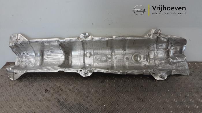 Begagnade Värmesköld Opel Corsa F (UB/UH/UP) 1.2 Turbo 12V 100 Pris € 50,00 Inklusive moms erbjuds av Autodemontage Vrijhoeven B.V.