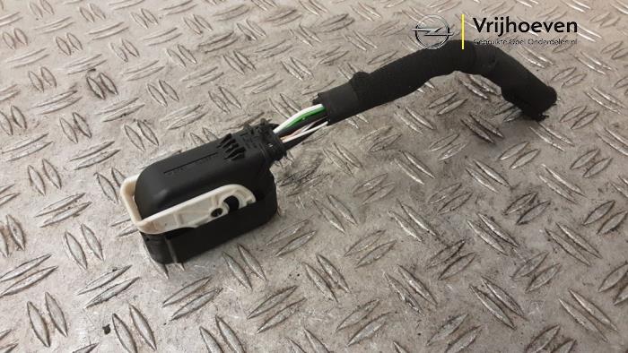 Używane Wtyczka ABS Opel Corsa F (UB/UH/UP) 1.2 Turbo 12V 100 Cena € 45,00 Z VAT oferowane przez Autodemontage Vrijhoeven B.V.
