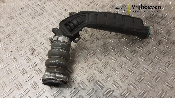 Gebrauchte Intercooler Rohr Opel Corsa F (UB/UH/UP) 1.2 Turbo 12V 100 Preis € 25,00 Mit Mehrwertsteuer angeboten von Autodemontage Vrijhoeven B.V.