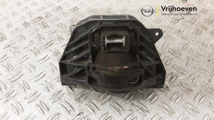 Engine mount from a Opel Corsa F (UB/UH/UP) 1.2 Turbo 12V 100 2021