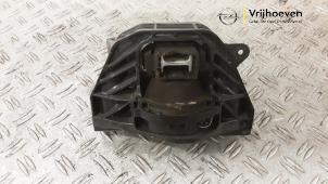 Engine mount from a Opel Corsa F (UB/UH/UP) 1.2 Turbo 12V 100 2021