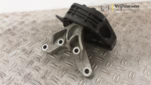 Engine mount from a Opel Corsa F (UB/UH/UP) 1.2 Turbo 12V 100 2021