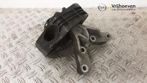 Engine mount from a Opel Corsa F (UB/UH/UP) 1.2 Turbo 12V 100 2021