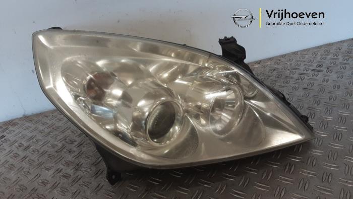 Używane Reflektor prawy Opel Vectra C Caravan 2.2 DIG 16V Cena € 200,00 Procedura marży oferowane przez Autodemontage Vrijhoeven B.V.