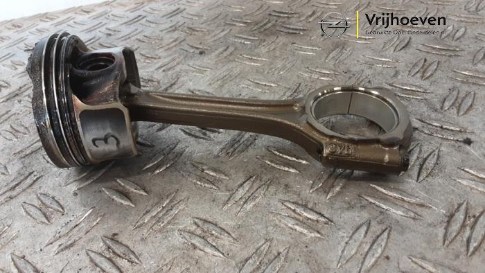 Usados Pistón Opel Crossland (X) 1.2 Turbo 12V Precio € 50,00 Norma de margen ofrecido por Autodemontage Vrijhoeven B.V.