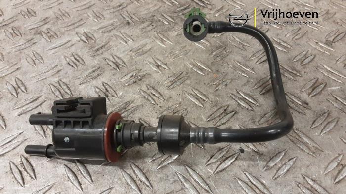 Usados Válvula Evap Opel Astra K Sports Tourer 1.4 Turbo 16V Precio € 40,00 Norma de margen ofrecido por Autodemontage Vrijhoeven B.V.