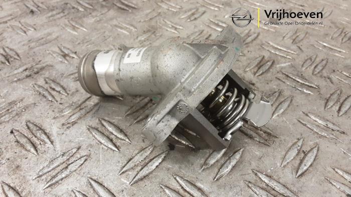 Używane Termostat Opel Astra K 1.4 Turbo 16V Cena € 35,00 Procedura marży oferowane przez Autodemontage Vrijhoeven B.V.