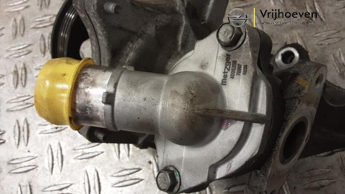 Vattenpump från en Opel Karl 1.0 ecoFLEX 12V 2015