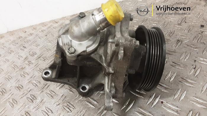 Begagnade Vattenpump Opel Karl 1.0 12V Pris € 45,00 Marginaltabell erbjuds av Autodemontage Vrijhoeven B.V.