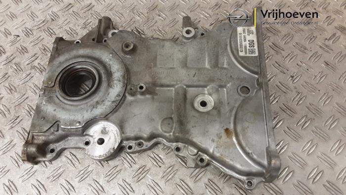 Usagé Couvercle de distribution Opel Astra K 1.4 Turbo 16V Prix € 40,00 Règlement à la marge proposé par Autodemontage Vrijhoeven B.V.