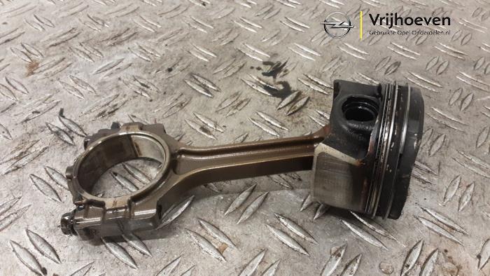 Usados Pistón Opel Adam 1.0 Ecotec 12V SIDI Turbo Precio € 50,00 Norma de margen ofrecido por Autodemontage Vrijhoeven B.V.