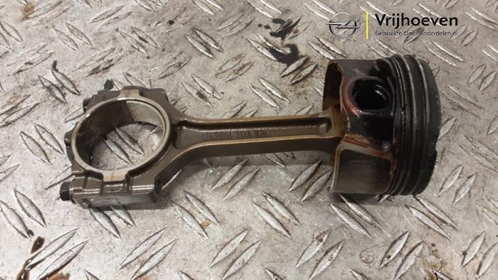 Usados Pistón Opel Adam 1.0 Ecotec 12V SIDI Turbo Precio € 50,00 Norma de margen ofrecido por Autodemontage Vrijhoeven B.V.