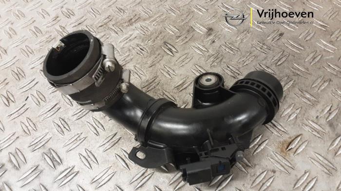 Intercooler Rohr van een Opel Crossland (X) 1.2 Turbo 12V 2019