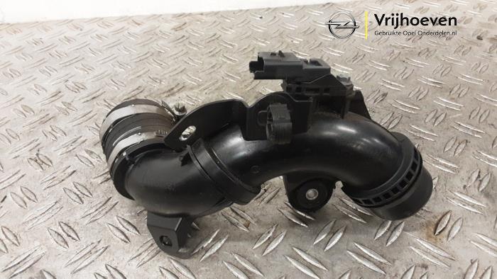 Gebrauchte Intercooler Rohr Opel Crossland (X) 1.2 Turbo 12V Preis € 20,00 Margenregelung angeboten von Autodemontage Vrijhoeven B.V.