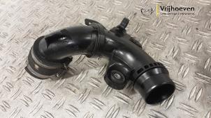 Intercooler Rohr van een Opel Crossland (X) 1.2 Turbo 12V 2019