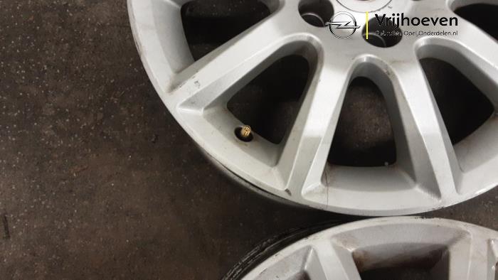 Kit jantes d'un Opel Astra H SW (L35) 1.6 16V Twinport 2005