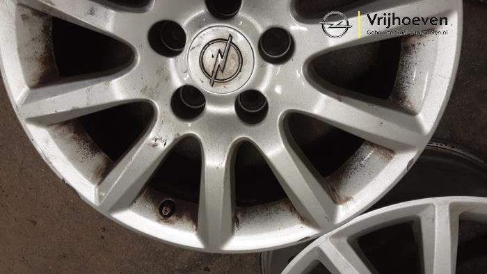 Kit jantes d'un Opel Astra H SW (L35) 1.6 16V Twinport 2005