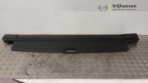 Usagé Bâche coffre à bagages Opel Astra H SW (L35) 1.6 16V Twinport Prix € 125,00 Règlement à la marge proposé par Autodemontage Vrijhoeven B.V.