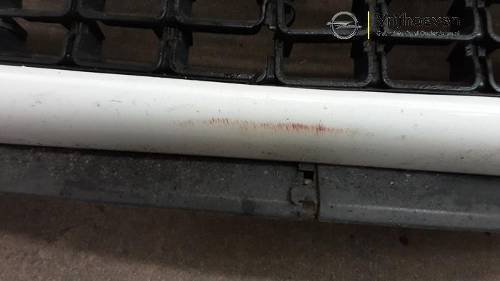 Pare-chocs avant d'un Opel Corsa D 1.2 16V LPG 2012