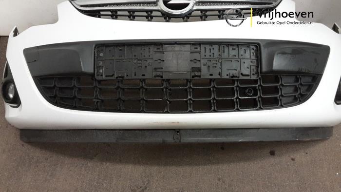 Pare-chocs avant d'un Opel Corsa D 1.2 16V LPG 2012