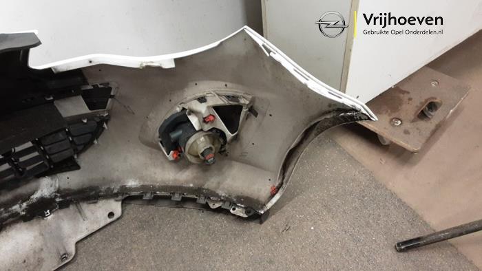 Pare-chocs avant d'un Opel Corsa D 1.2 16V LPG 2012
