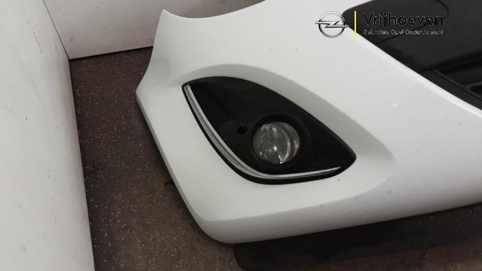 Pare-chocs avant d'un Opel Corsa D 1.2 16V LPG 2012