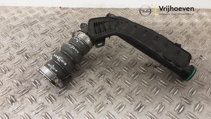 Gebrauchte Intercooler Rohr Opel Corsa F (UB/UH/UP) 1.2 Turbo 12V 100 Preis € 25,00 Margenregelung angeboten von Autodemontage Vrijhoeven B.V.