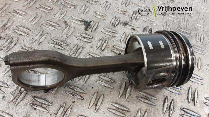 Usados Pistón Opel Grandland (X) 1.6 CDTi 120 Precio € 35,00 Norma de margen ofrecido por Autodemontage Vrijhoeven B.V.