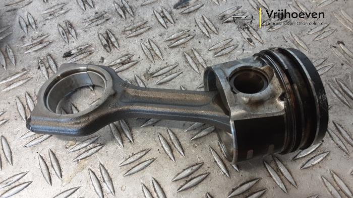 Usados Pistón Opel Grandland (X) 1.6 CDTi 120 Precio € 35,00 Norma de margen ofrecido por Autodemontage Vrijhoeven B.V.