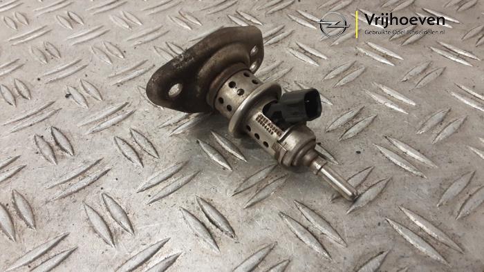 Usados Inyector Adblue Opel Astra K Sports Tourer 1.6 CDTI 136 16V Precio € 90,00 Norma de margen ofrecido por Autodemontage Vrijhoeven B.V.