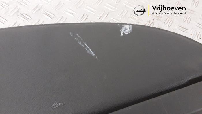 Bâche coffre à bagages d'un Opel Astra K Sports Tourer 1.6 CDTI 136 16V 2018