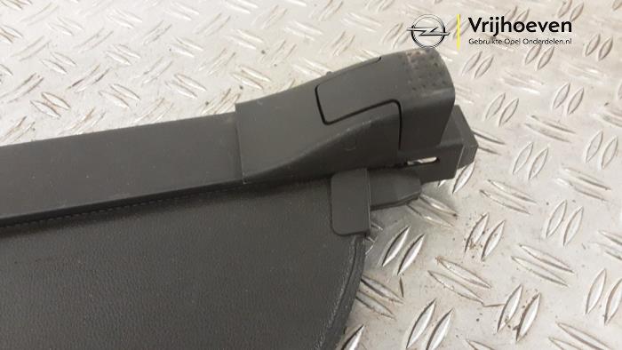 Bâche coffre à bagages d'un Opel Astra K Sports Tourer 1.6 CDTI 136 16V 2018