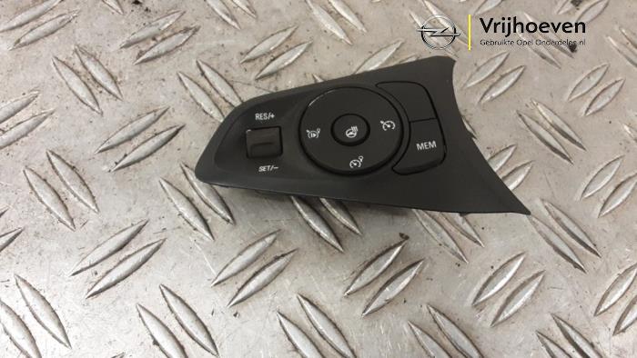 Używane Obsluga tempomatu Opel Corsa F (UB/UH/UP) 1.2 Turbo 12V 100 Cena € 25,00 Procedura marży oferowane przez Autodemontage Vrijhoeven B.V.