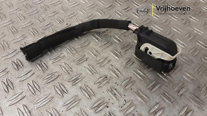 Używane Wtyczka ABS Opel Corsa F (UB/UH/UP) 1.2 Turbo 12V 100 Cena € 45,00 Procedura marży oferowane przez Autodemontage Vrijhoeven B.V.