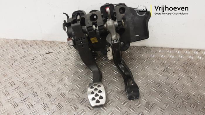 Gebrauchte Pedale Set Opel Corsa D 1.6i OPC 16V Turbo Preis € 150,00 Margenregelung angeboten von Autodemontage Vrijhoeven B.V.