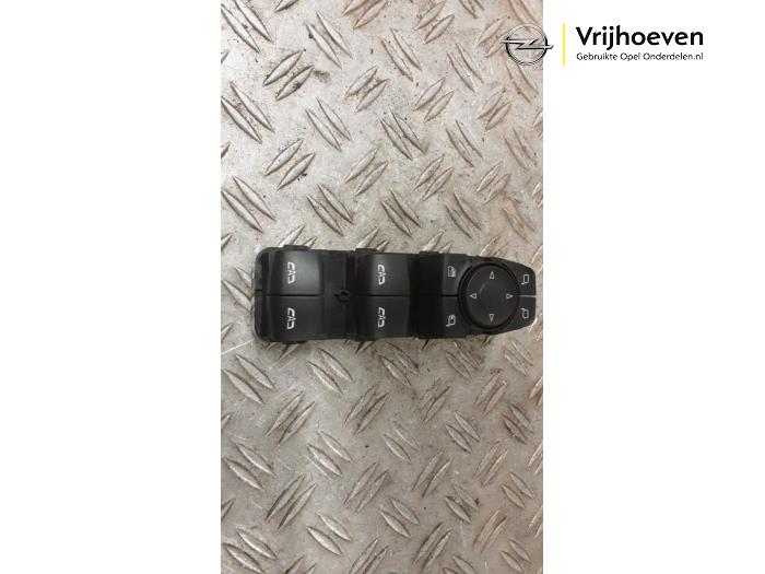 Usados Interruptor combinado de ventanillas Opel Insignia Grand Sport 1.6 CDTI 16V 136 Precio € 60,00 IVA incluido ofrecido por Autodemontage Vrijhoeven B.V.