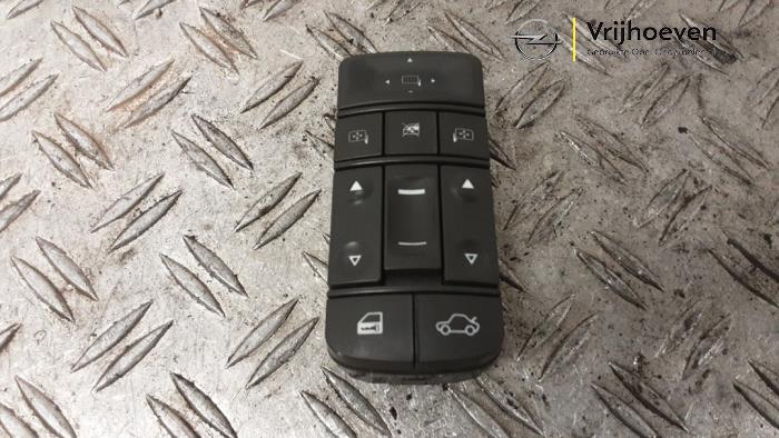 Usados Interruptor combinado de ventanillas Opel Signum (F48) 3.2 V6 24V Precio € 50,00 Norma de margen ofrecido por Autodemontage Vrijhoeven B.V.