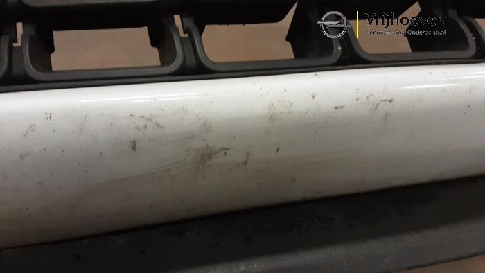 Pare-chocs avant d'un Opel Corsa D 1.2 16V LPG 2012