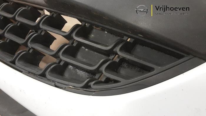 Pare-chocs avant d'un Opel Corsa D 1.2 16V LPG 2012